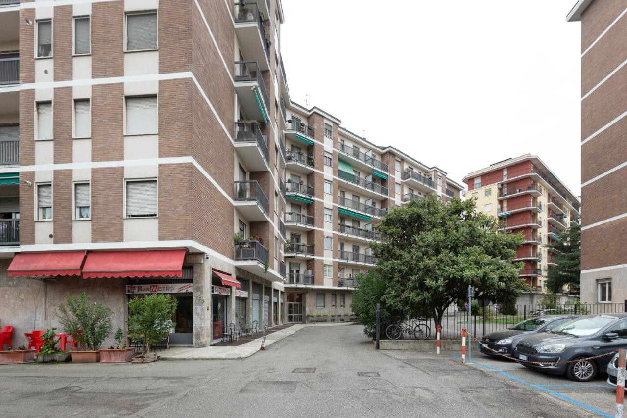 Apartment With Balcony -Bisceglie Red Line Subway Milão Exterior foto